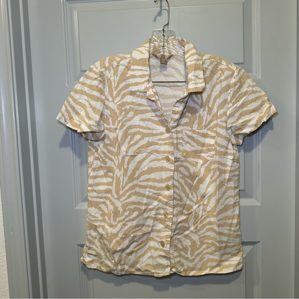 White Stag Tan/Cream Animal Print Short Sleeve Button Up Top size S
